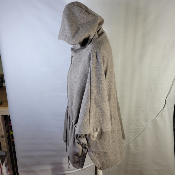 Eddie Bauer Womans Wool Blend Poncho/Cape Side snaps One size fits most Full Zip - Picture 11 of 16